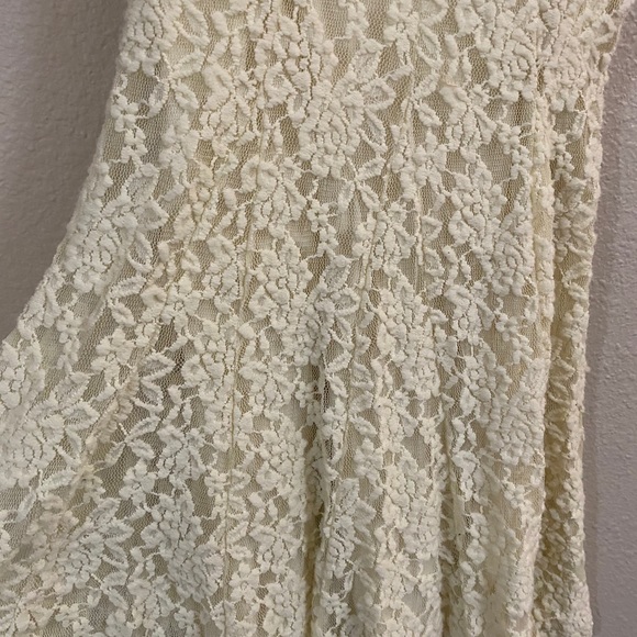 AE Lace Dress - Picture 5 of 5